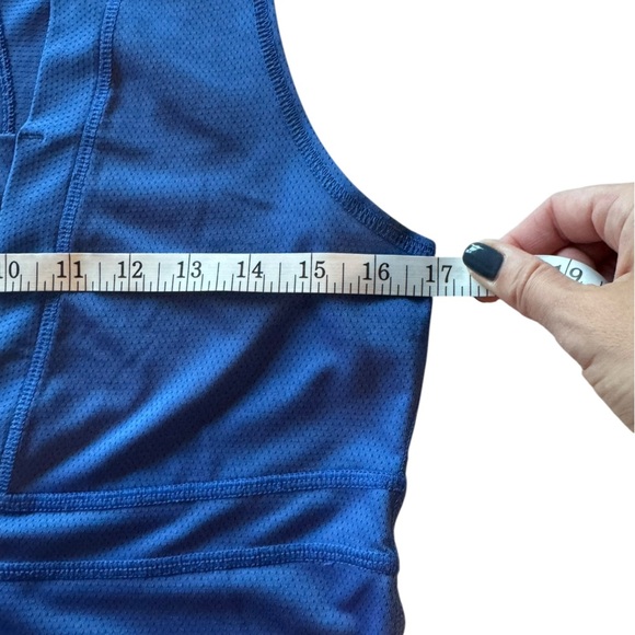 Lululemon Blue Mesh Racerback Tank Top | Built-In Bra | Size 6 0045 - Picture 7 of 8